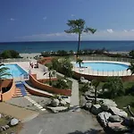 Hotel apartamentowy Cala Bianca Borgo (Corsica)