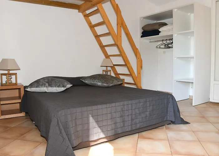 Aparthotel Résidence Cala Bianca Borgo (Corsica)