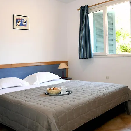 Ξενοδοχείο με διαμερίσματα Cala Bianca 3*