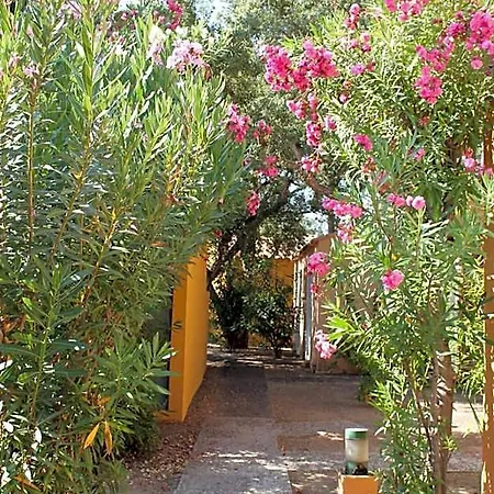 Aparthotel Cala Bianca 3*