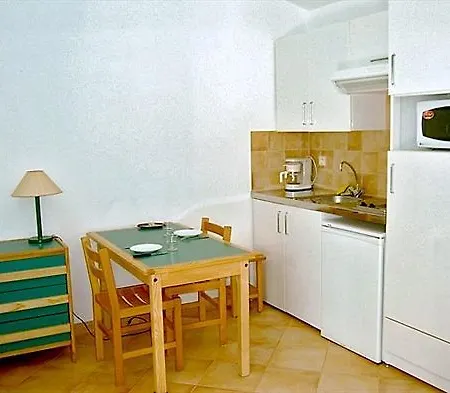 Ξενοδοχείο με διαμερίσματα Cala Bianca