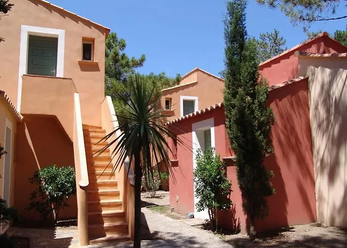 Hotel apartamentowy Cala Bianca Borgo (Corsica)